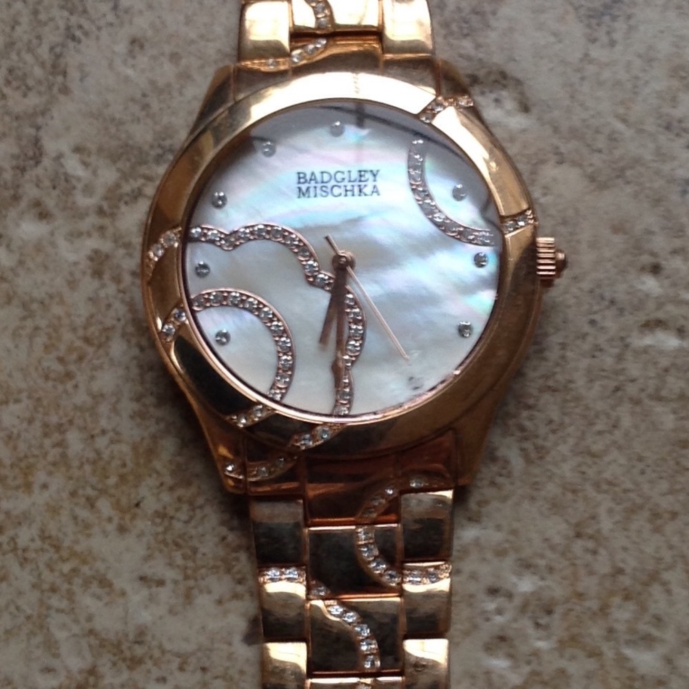 Similar seen in ELLE Magazine. On trend Badgley Mishka EUC Rose gold watch